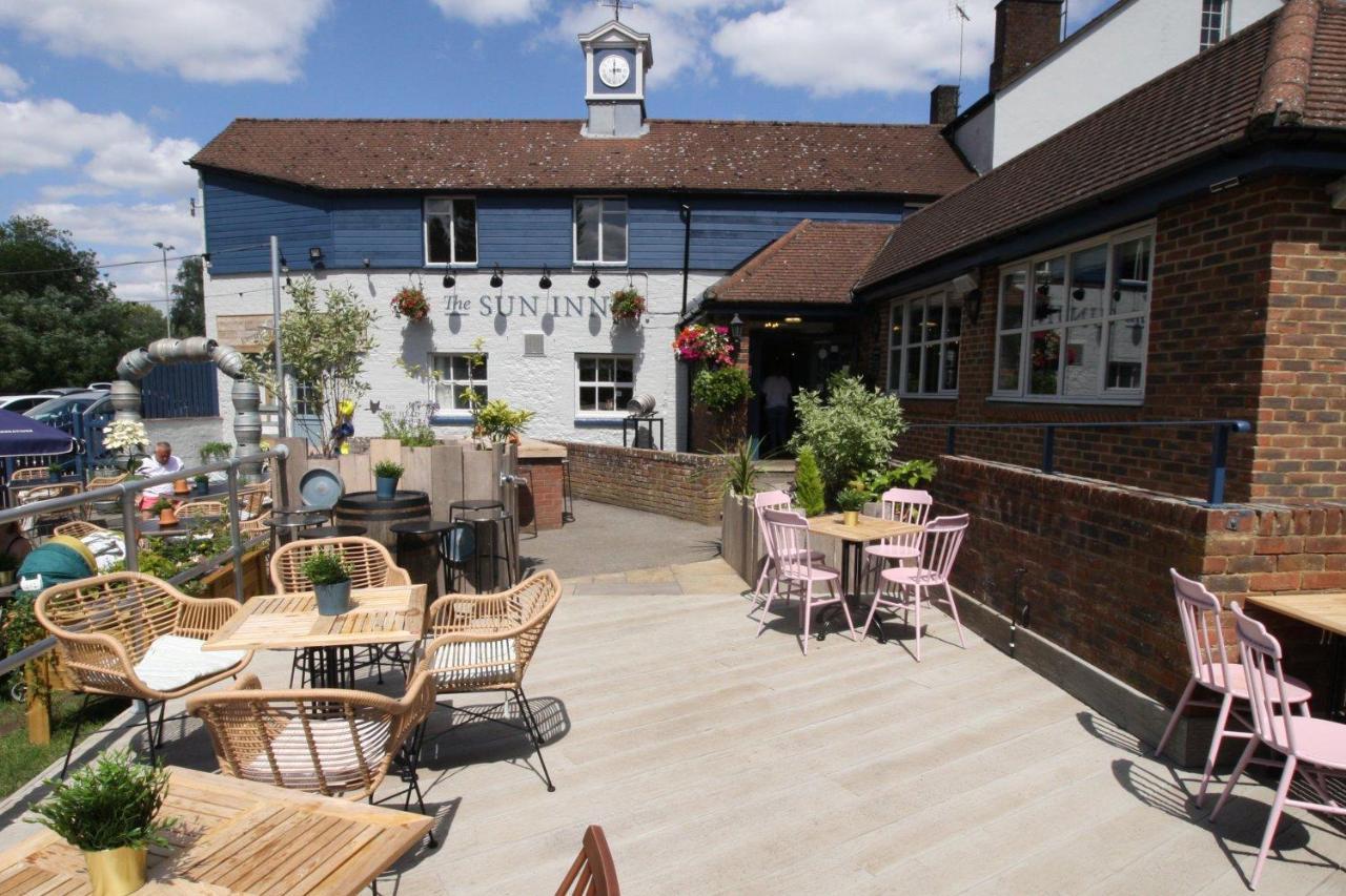 The Sun Inn 스윈던 외부 사진