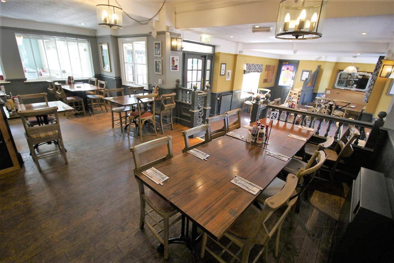The Sun Inn 스윈던 외부 사진